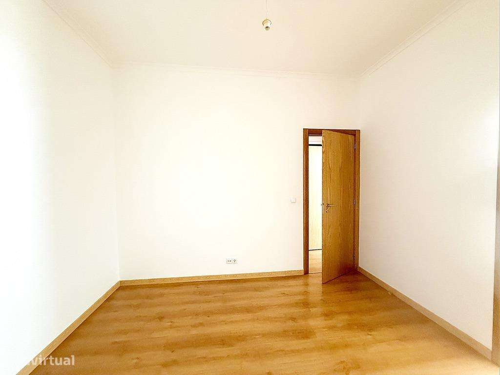 T2+1 pronto a habitar no centro de Lisboa!-16