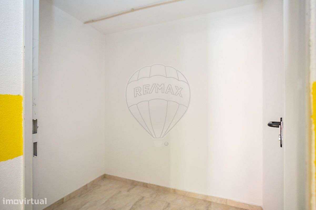 Apartamento T3 à venda em Camarate-36