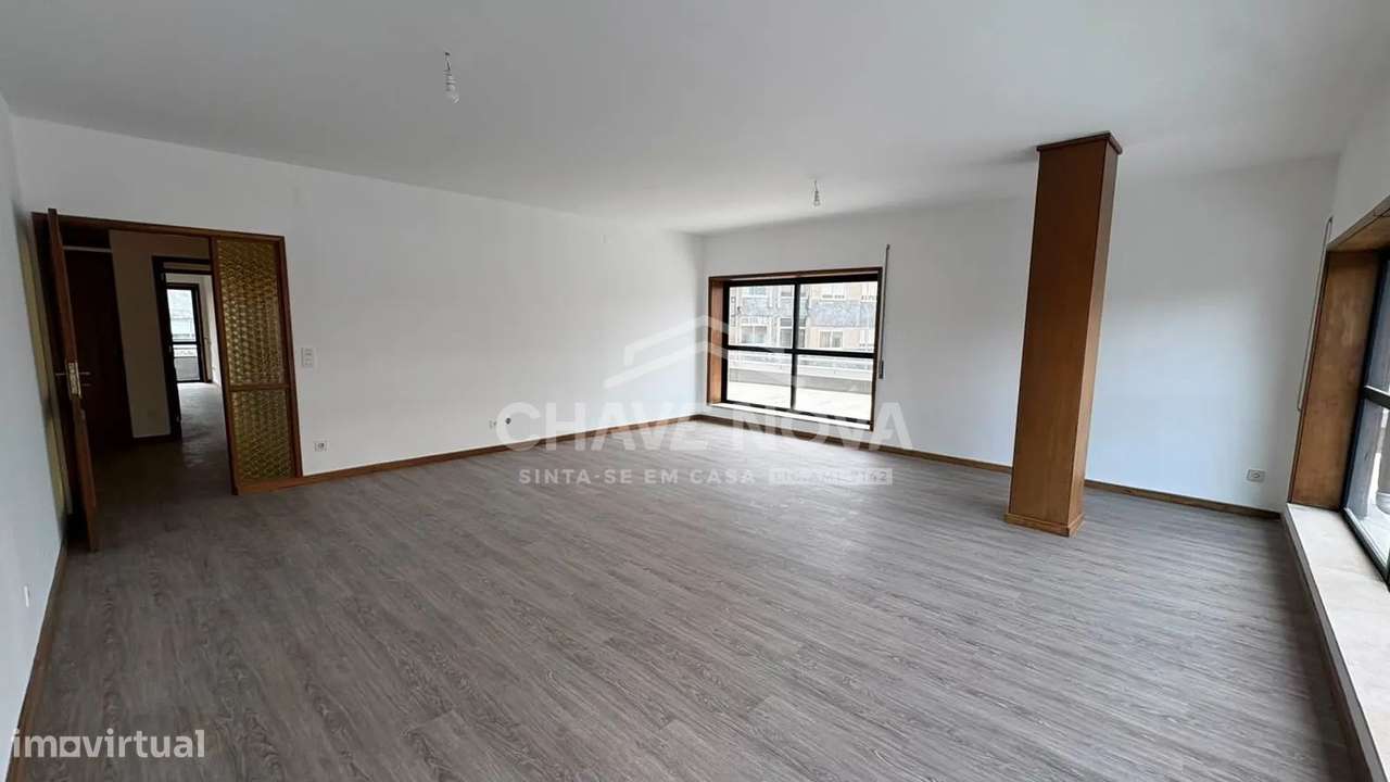 PS - Apartamento T3 Renovado, 3 Frentes, Terraço, Garagem, junto à VL8-4