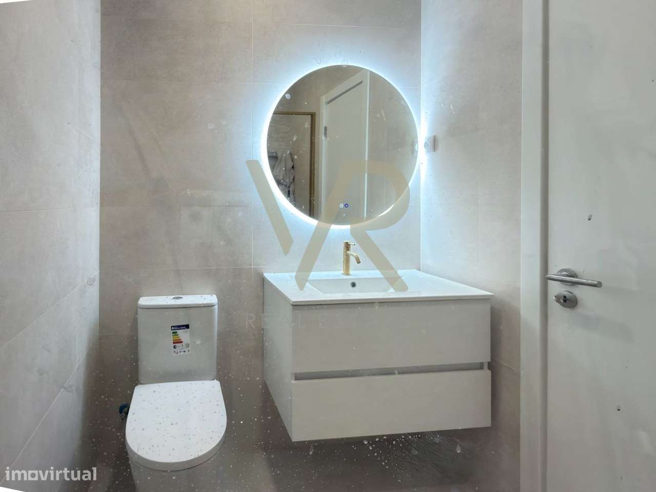 T2 Totalmente Remodelado | A 10 Min. da Reboleira | Cozinha Equipada e-8