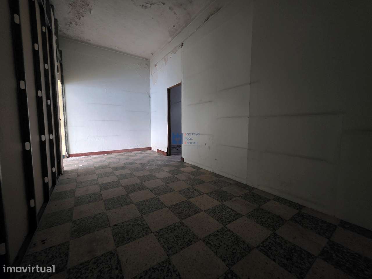 Lojas para comércio/habitação em Ourém-12