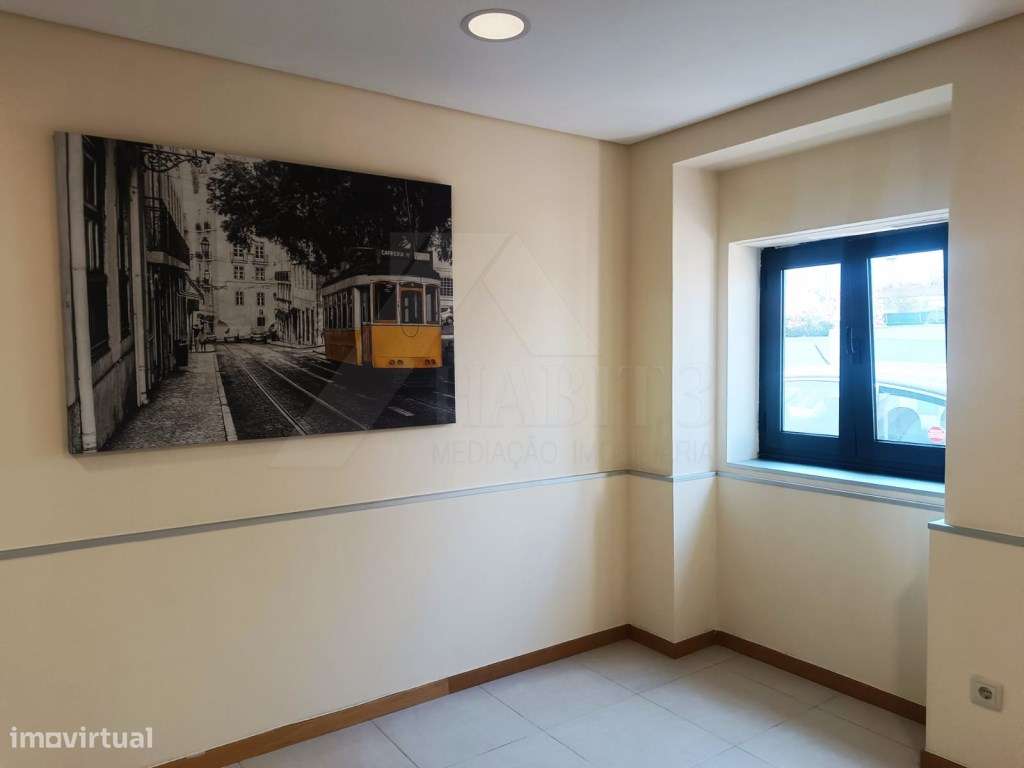 Andar Moradia T2 Renovado - Grande imagem: 3/28