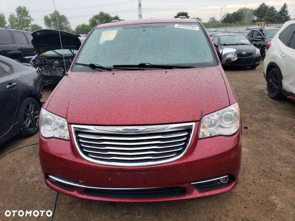 Chrysler Town & Country - 2