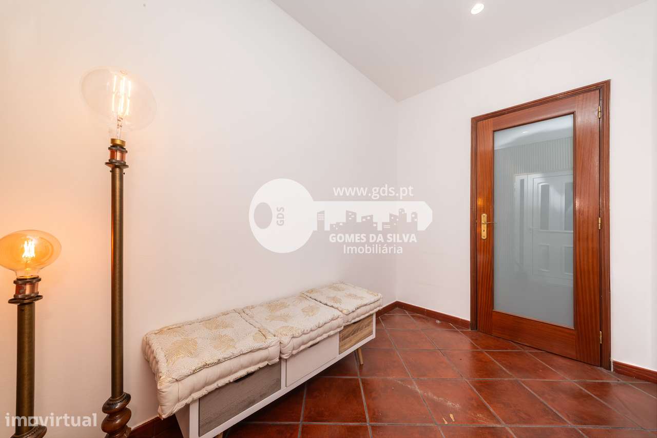 Moradia T3 com estabelecimento comercial em Dume, Braga-3