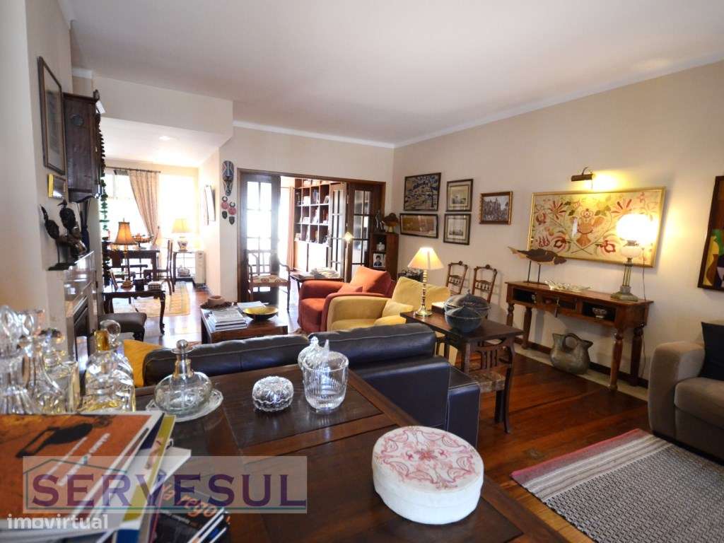 Excelente Oportunidade de Investimento! 1º Andar Duplex de uma Casa...-9