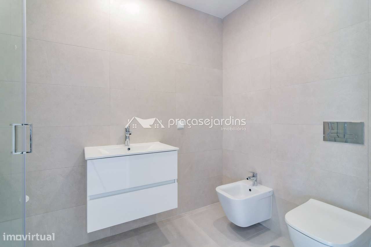 Espaçoso Apartamento com 3 frentes-9