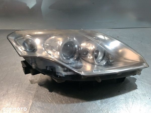 LAMPA PRAWA PRZÓD RENAULT LAGUNA III 89901833 HATCHBACK - 1