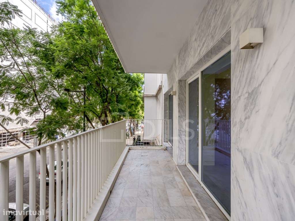 Apartamento T1 com varanda, junto à Avenida da Liberdade-5