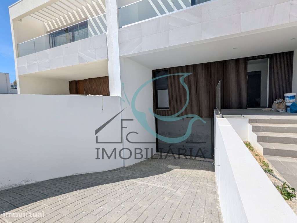 Moradia T3 com acabamentos de Luxo e Piscina - Quinta da Amizade-9