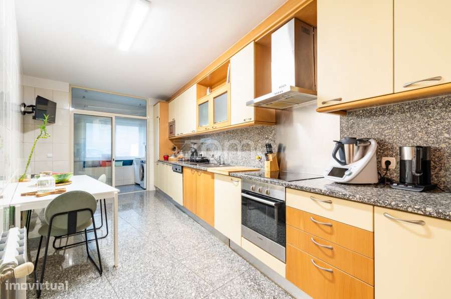 Apartamento T2+1 com Piscinas, Ginásio, Sala de Jogos e 2 Garagens-21