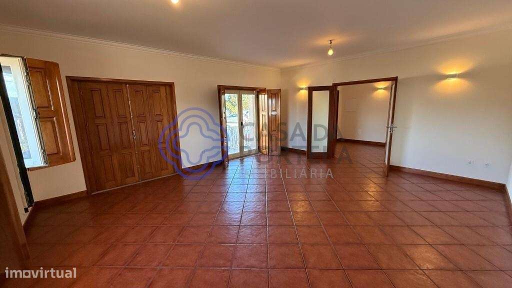 Moradia  T3+2 , renovada , 2 pisos , com Jardim , 4 frentes , churrasq - Grande imagem: 3/34