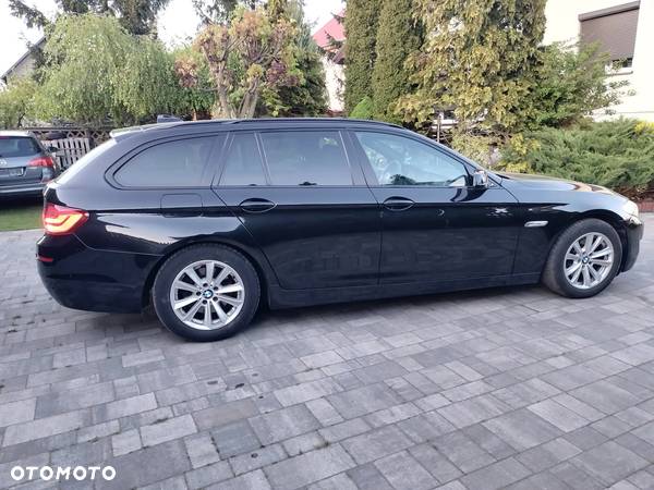 BMW Seria 5 525d xDrive - 13