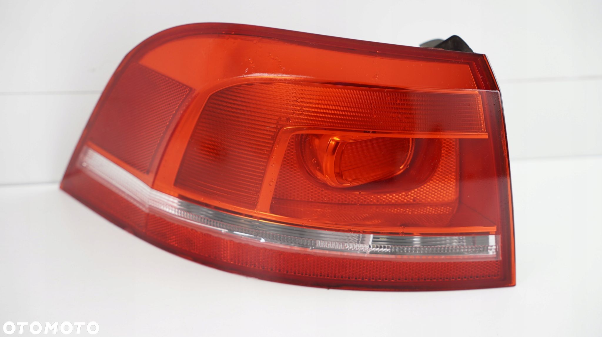 LAMPA LEWY TYŁ VW PASSAT B7 KOMBI 10-14R - 1