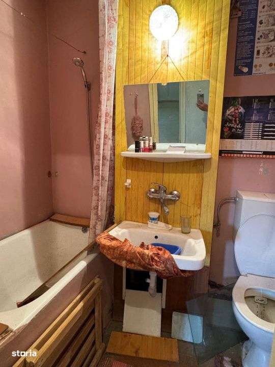 Ap 2 cam  decomandat ,in Manastur, str Mehedinti-3