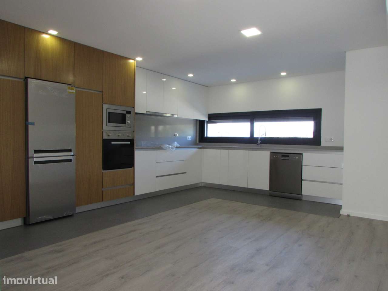 Moradia Gaveto, T3 ou T4. - Grande imagem: 5/19