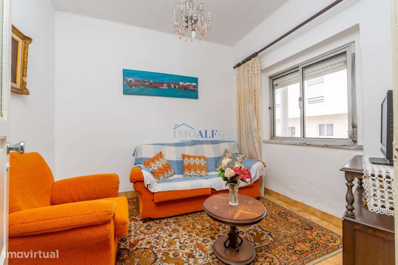 Moradia T2 com quintal no centro do Pinhal Novo, junto a transportes - Grande imagem: 5/27