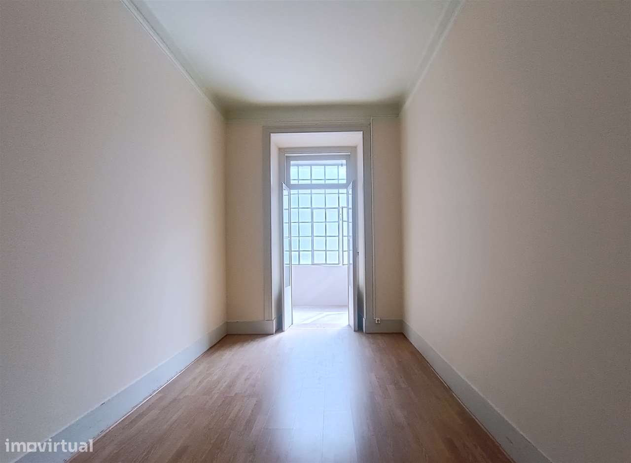 Apartamento T3 usado Arroios Lisboa-10