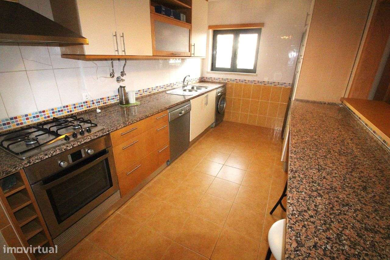 Armação de Pêra, T2 Semi-Novo com Piscina, Garagem e 2 wc´s-6