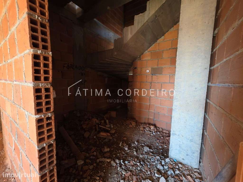 Moradia T4 com 3 Suítes e piscina Fernão Ferro-6