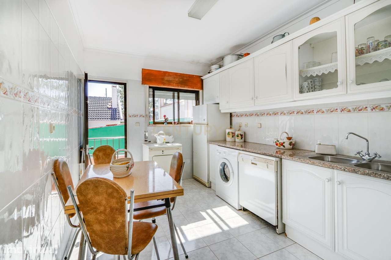 Espetacular Moradia T6 em Charneca de Caparica, Almada-18