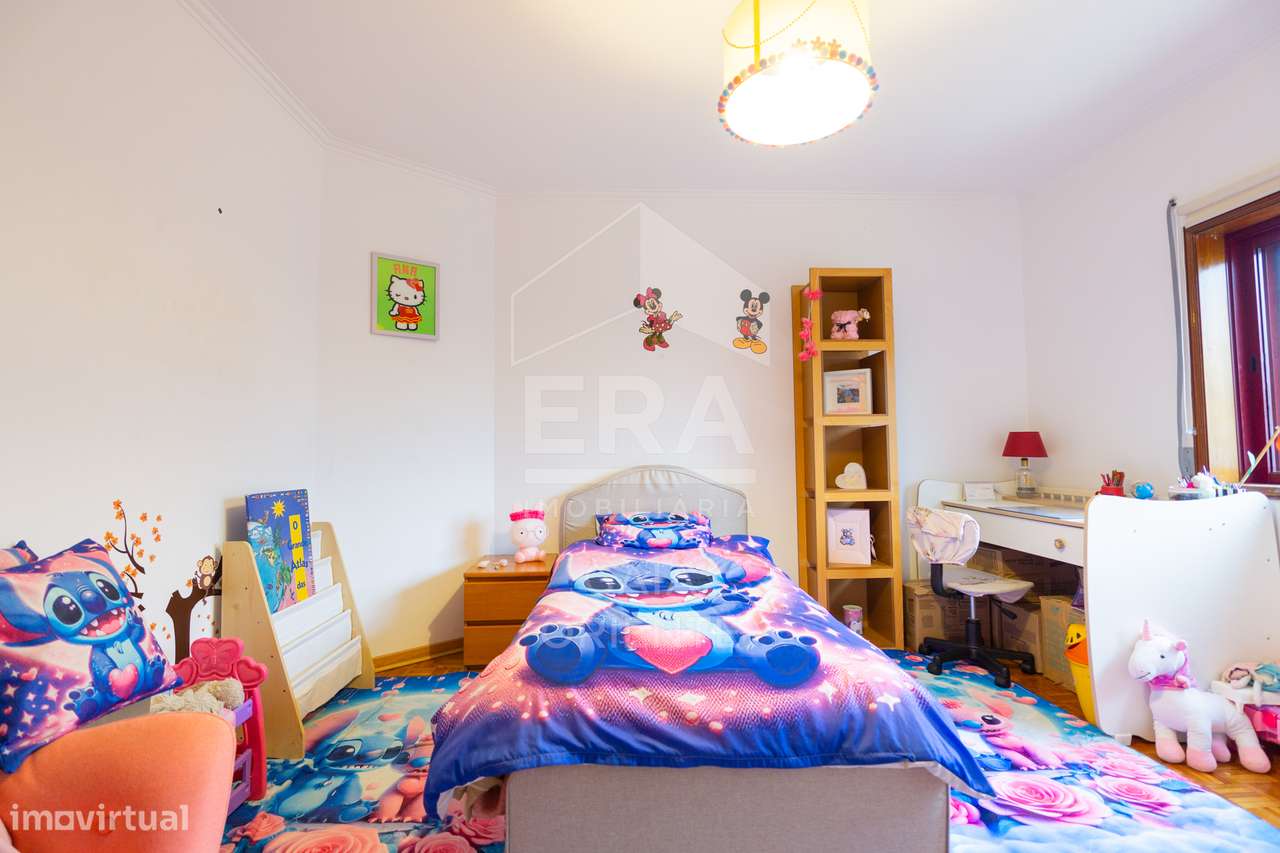 Apartamento T3 com Excelentes Áreas em Oliveira do Douro-35