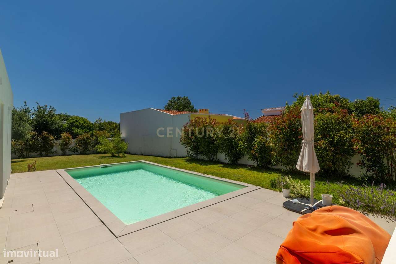 Moradia térrea T3 com piscina e jardim em Arcozelo-25