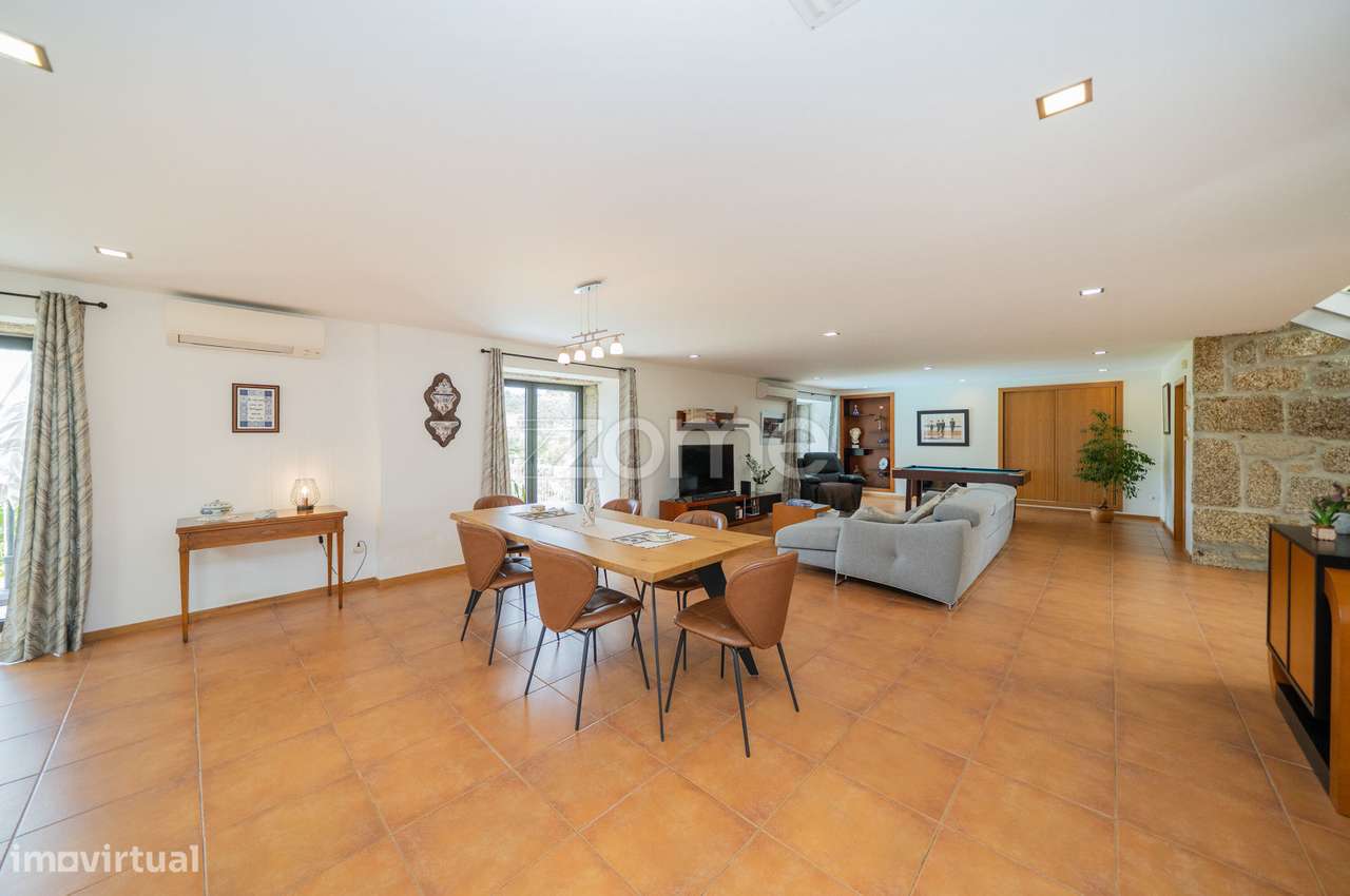 Moradia T5 + 1 com Piscina em Espinho, Braga-20