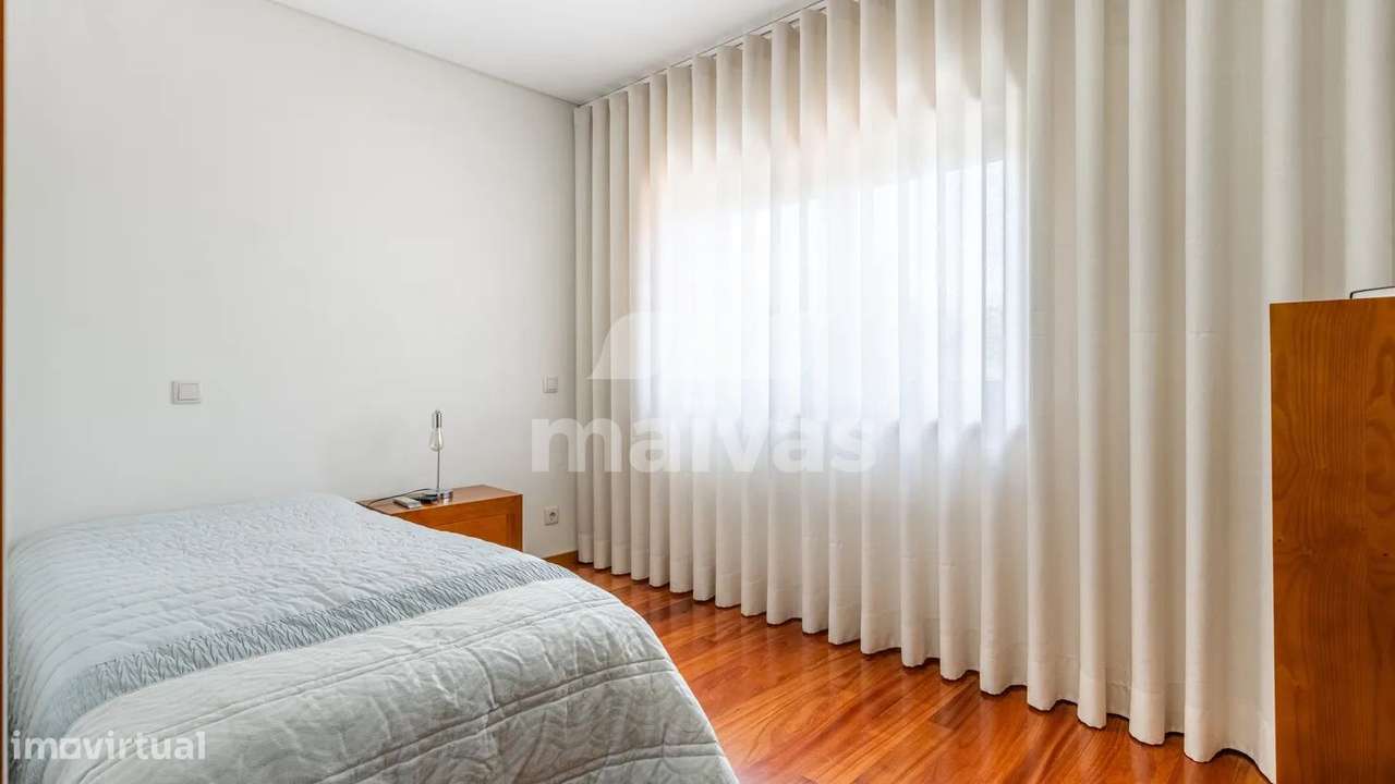 Moradia Gaveto T4-16