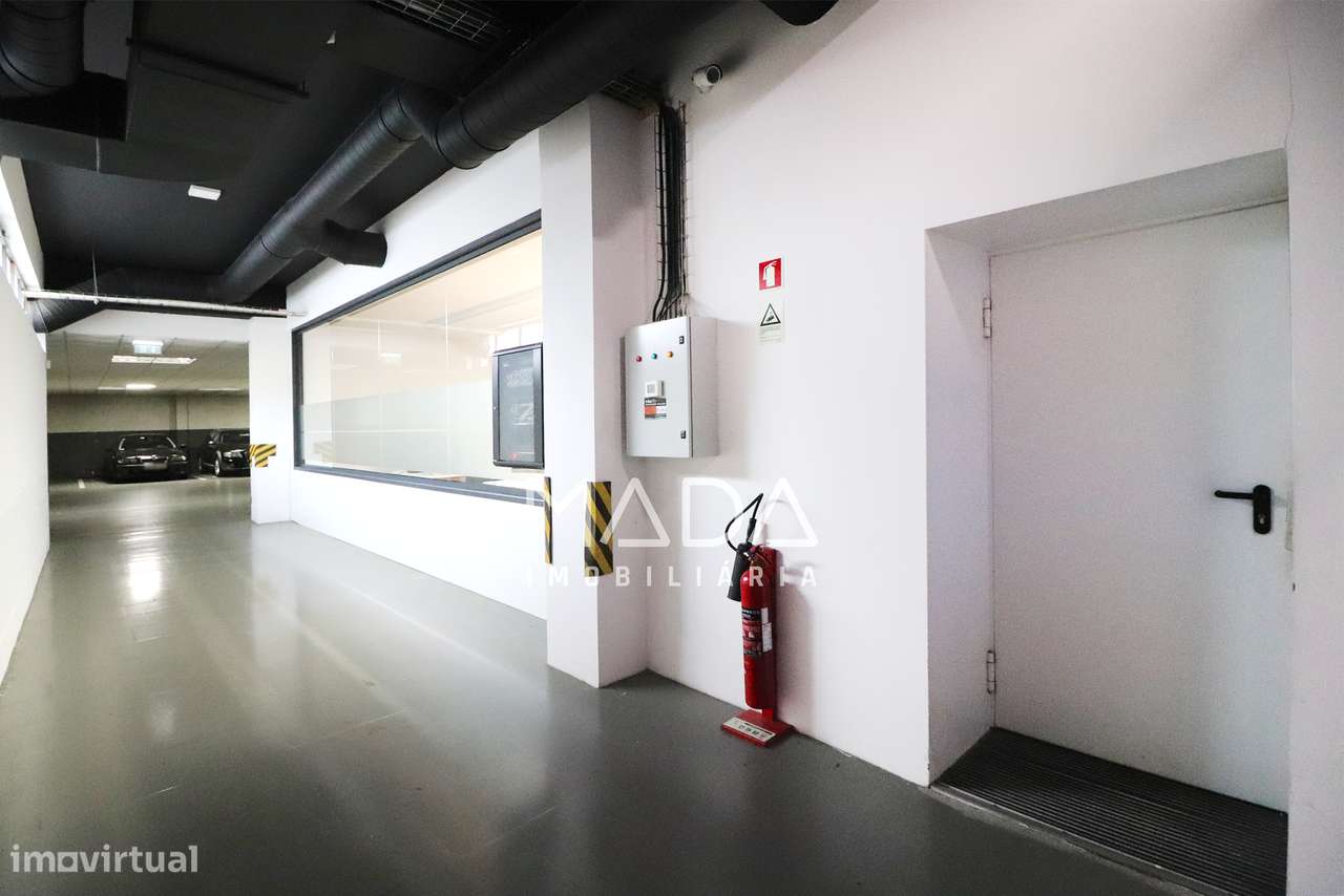 Escritório c/garagem (12 carros) na Av. da República em V.N. de Gaia-47