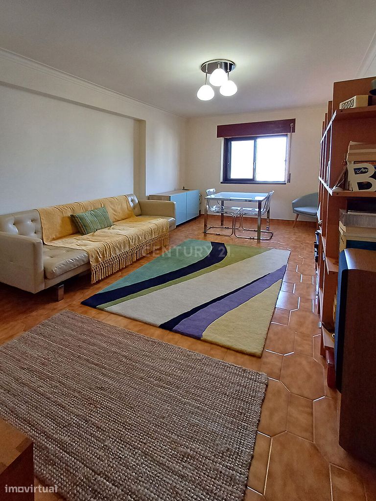Vende-se apartamento T1 na Quinta do Borel, Amadora