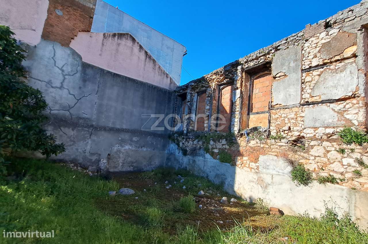 Terreno Urbano com Ruína em Mira de Aire - Grande imagem: 4/24