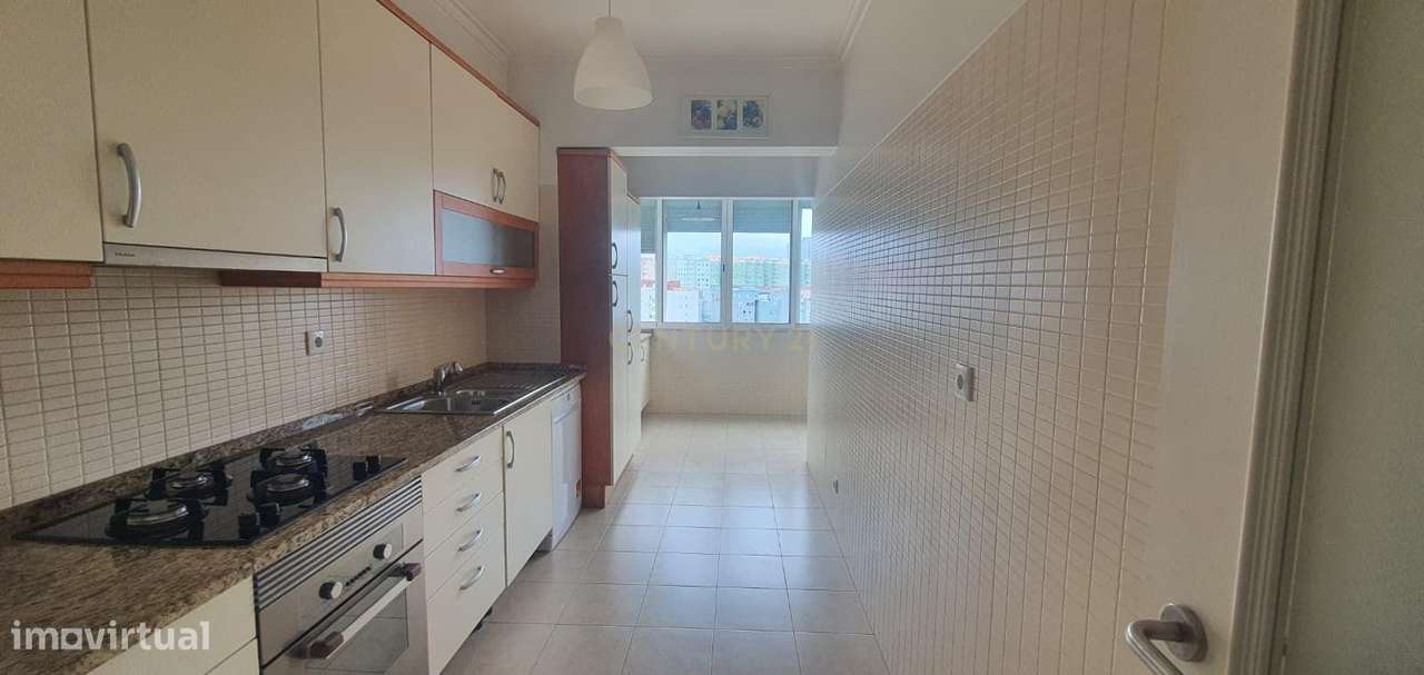 Apartamento T2 mobiliado com Vista Panorâmica e parqueamento em Lisboa - Grande imagem: 5/23