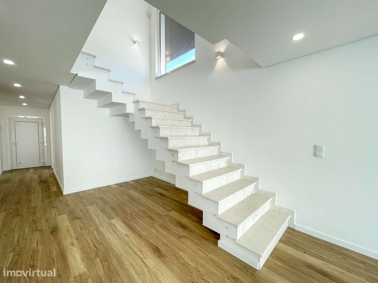 Moradia T4 com Piscina - Santa Iria de Azoia (Bairro da Salvação)-28