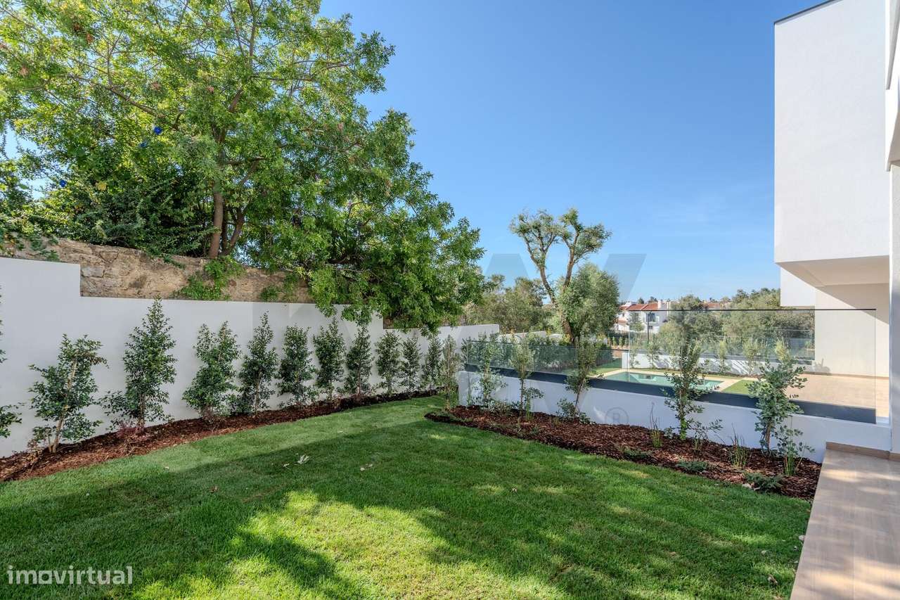 Moradia T4 (+1) em Condomínio Fechado em Cascais com jardim e piscina - Grande imagem: 2/51