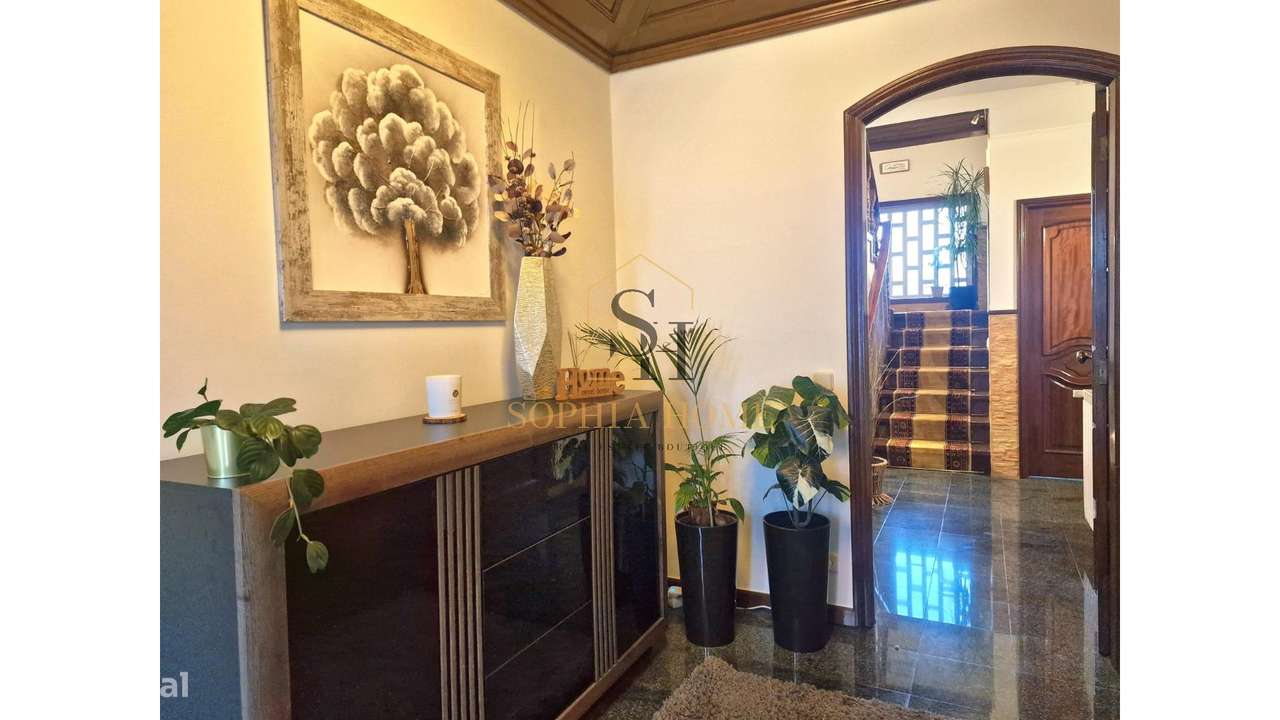 Moradia Independente T4+2 com 475 m²-12