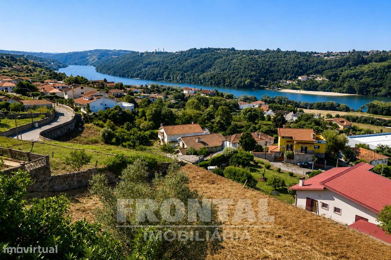 Terreno com Projeto Aprovado para Moradia T3 com Piscina | Pronto para-0