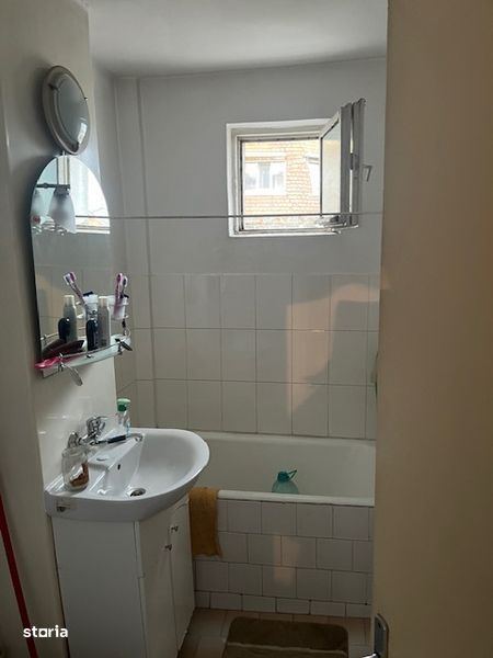 Apartament 3 camere, decomandat Onesti, de vanzare