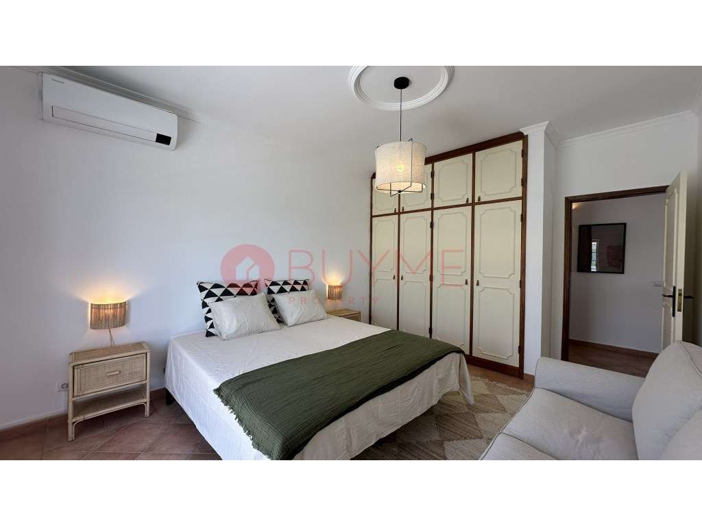 Moradia V4 Exclusiva com Piscina, Jacuzzi e Amplos Jardins em Almancil-32