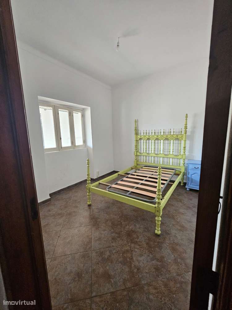 Moradia V5 com 10 Boxes para Cavalos no Coração da Golegã-9