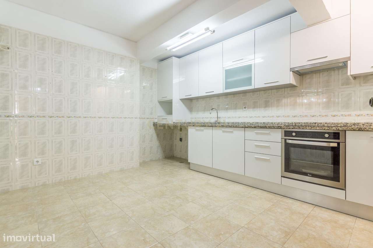 Espetacular T3 com Vista Mar em Sesimbra-15