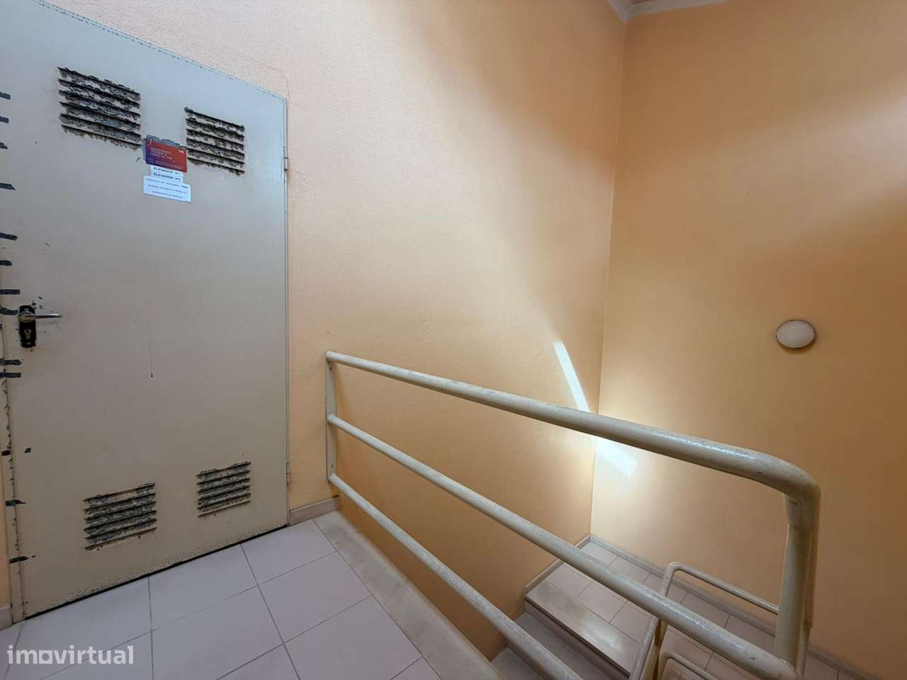 Apartamento T2 com arrecadação - zona Conquinha-29