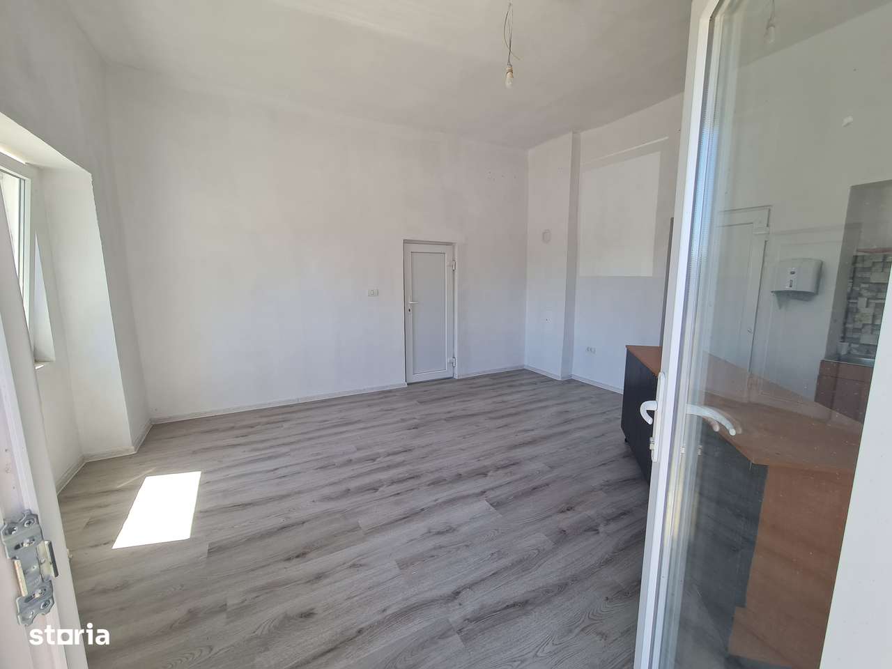 Inchirierz 2 Spatii Comerciale și Un Teren în Pancota Central în Piata - Imagine principală: 5/20