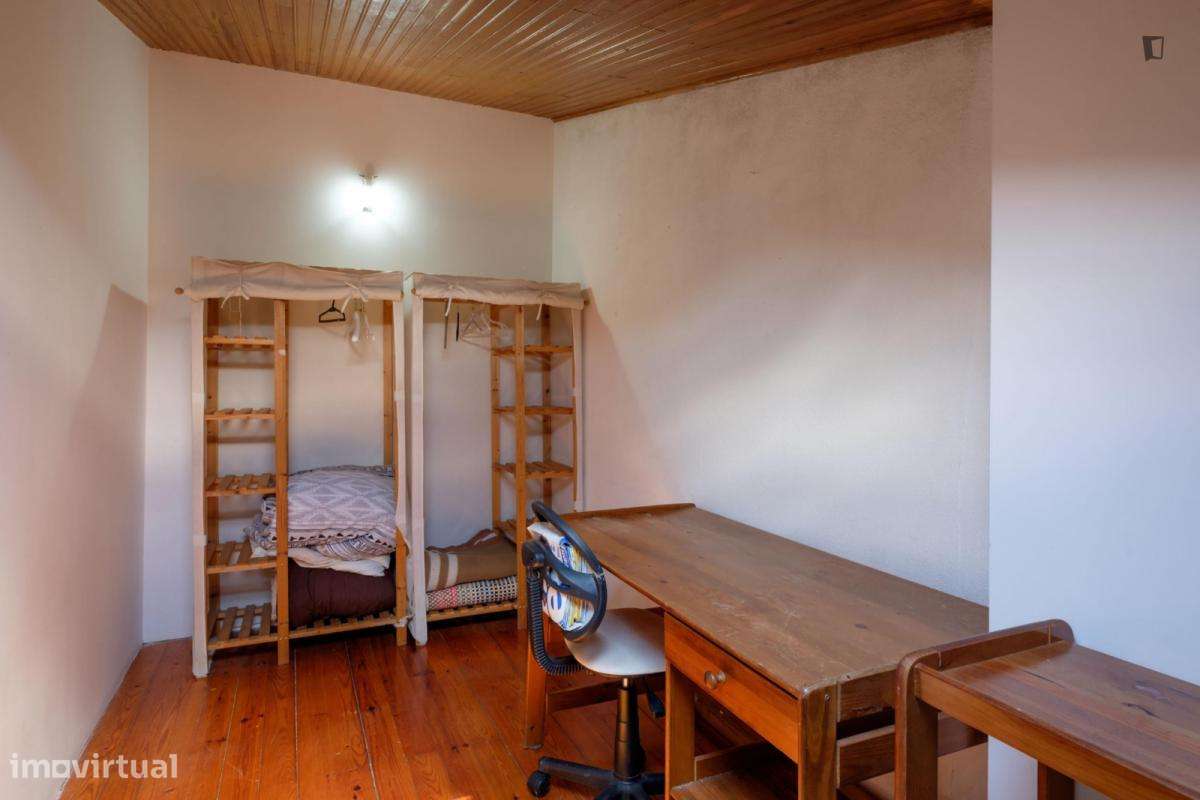 Quarto - localizado em Conchada Coimbra - Grande imagem: 4/10
