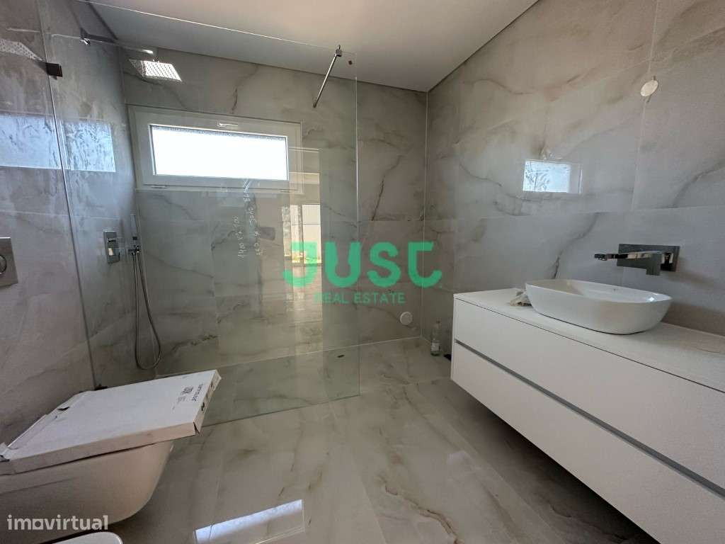 Moradia T3 com 2 suítes e piscina em Fernão Ferro.-8