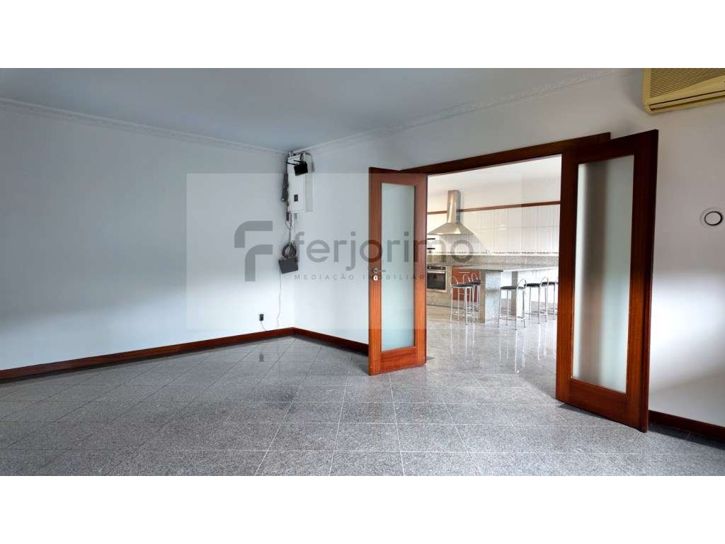 Magnífica Moradia, em zona tranquila-13