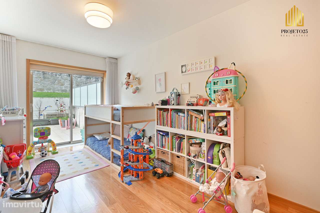 T2 Com Terraço Privativo em Condº Fechado com Piscina Coberta e Jardim-26