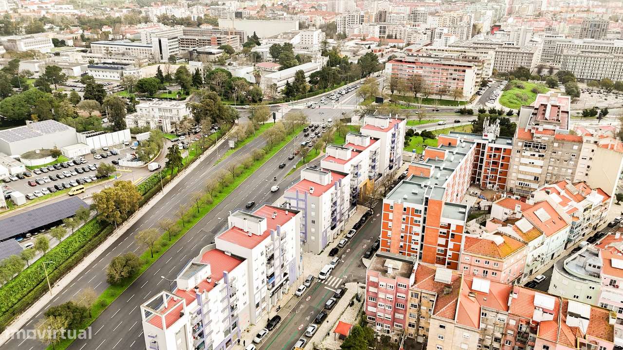 Apartamento T3 Totalmente Remodelado | Bairro de Santos / Rego – Lisbo-29