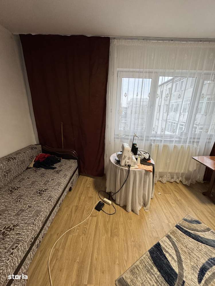 Vand apartament cu 3 camere spatios-7
