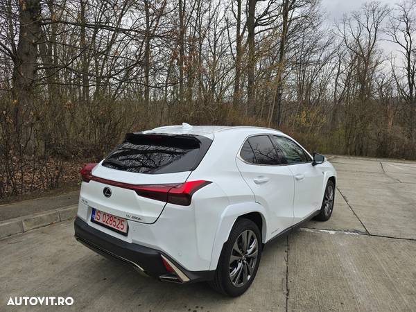 Lexus UX 200 F SPORT - 4