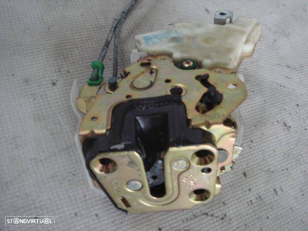 Fecho Da Porta Trás Esq Subaru Impreza Três Volumes (Gd) - 2